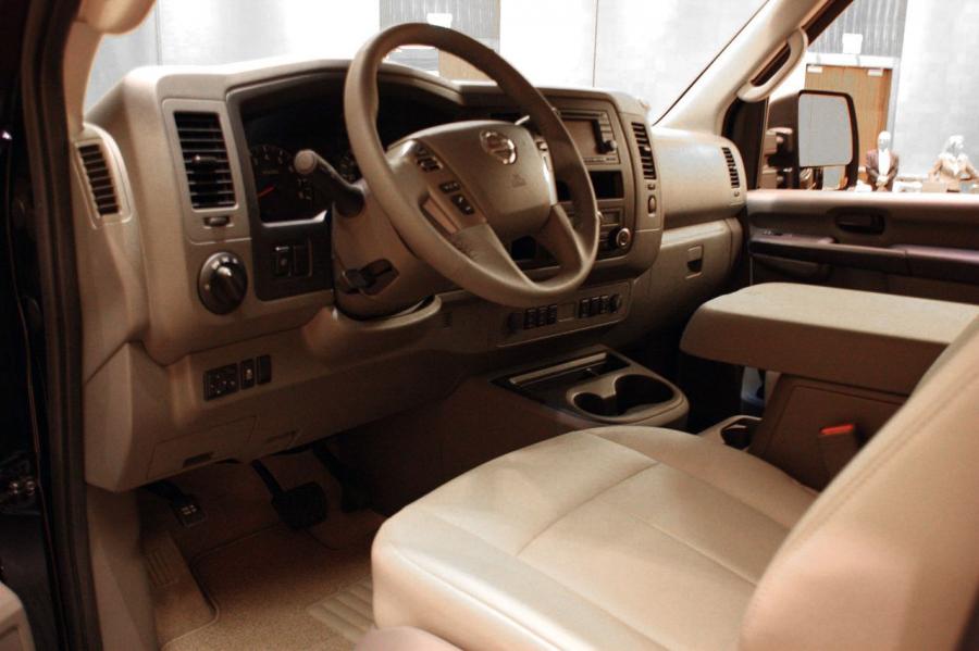  Nissan NV3500 Passenger Van 2012 года  (фото 15 из 15)